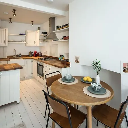 Charming 2-Bed Flat In The Heart Of Nottinghill - Steps From Portobello Rd Market And Nottinghill Bookshop Apartment
